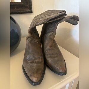 Ariat heritage women’s western boots.